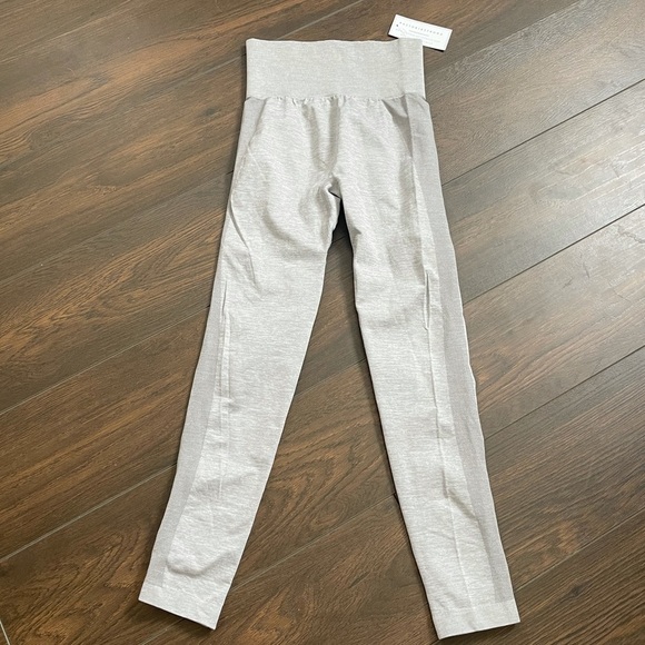 NWT Astoria activewear leggings - Picture 3 of 4